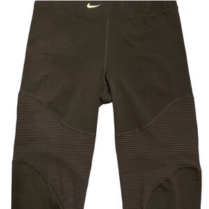 Nike Women’s Aeroadapt Black Leggings